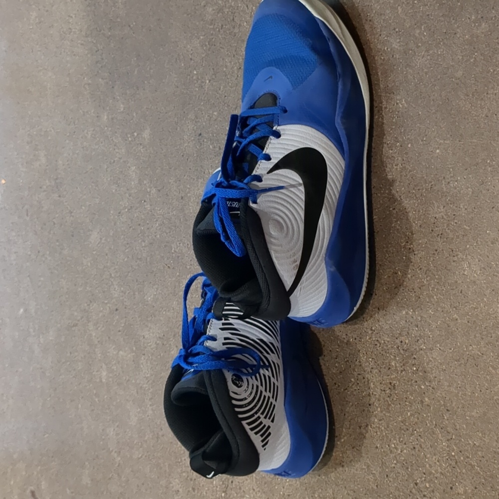 Boys basketball shoes